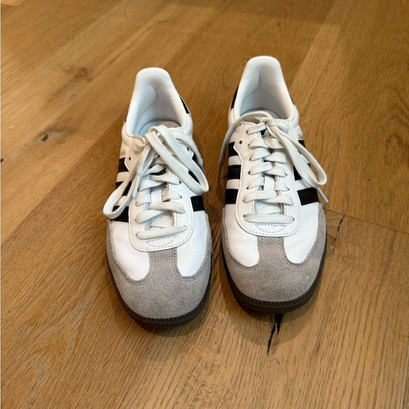 Adidas White and Black Sneakers Classic Design - Picture 3 of 5